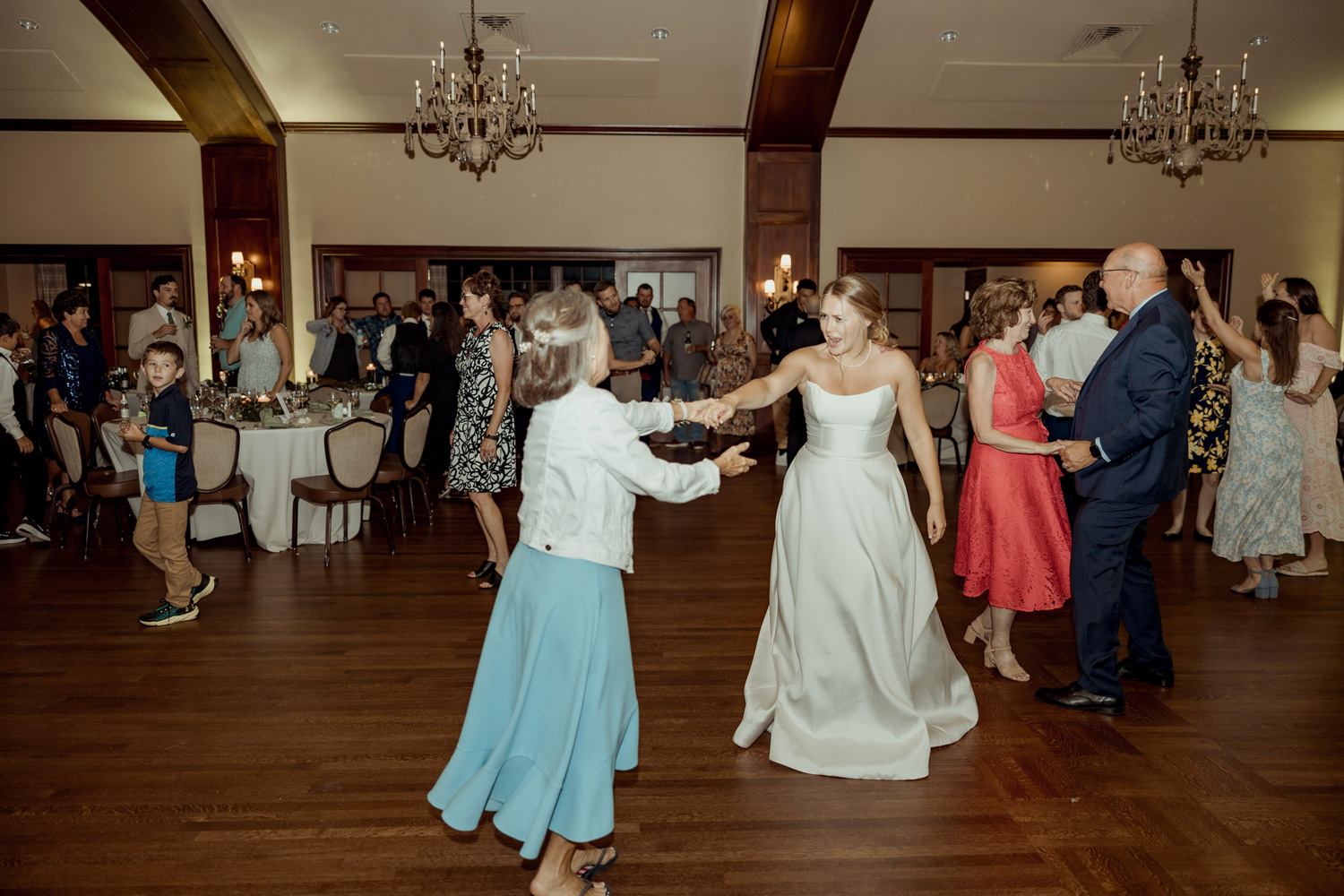 Cedar Rapids Country Club Wedding, Cedar Rapids, Iowa