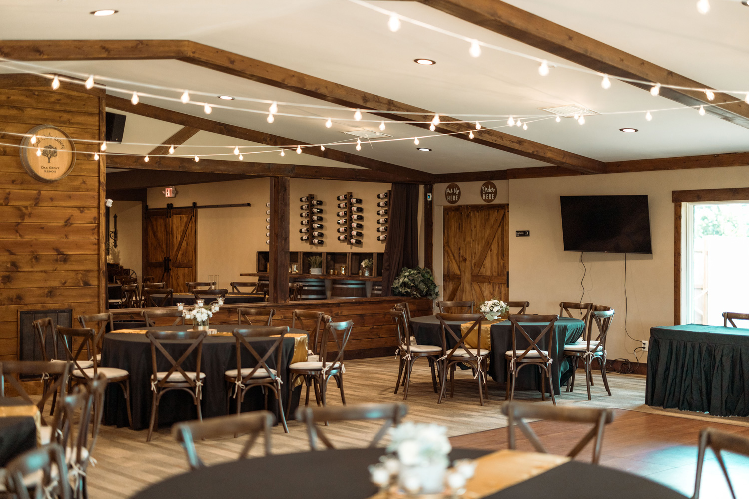 Old Oak Winery Wedding, Milan, Illinois
